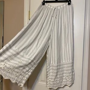 White and Black Wide Leg Pant